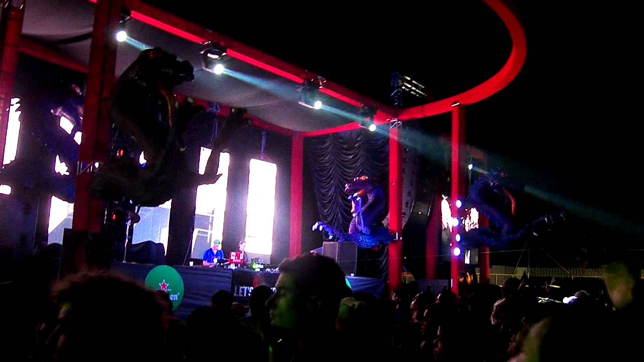 Vitoria Anderson Silva UFC (Live) Playground 2012