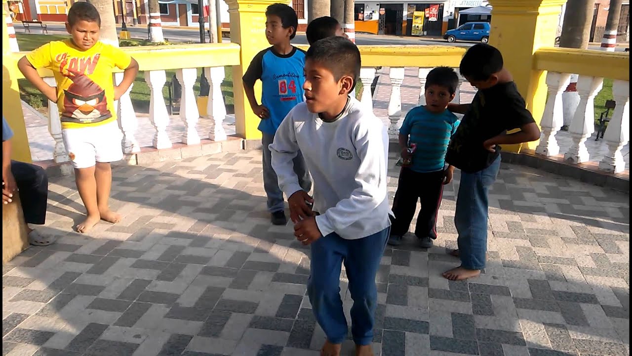 Niños de El Carmen Chincha zapateando