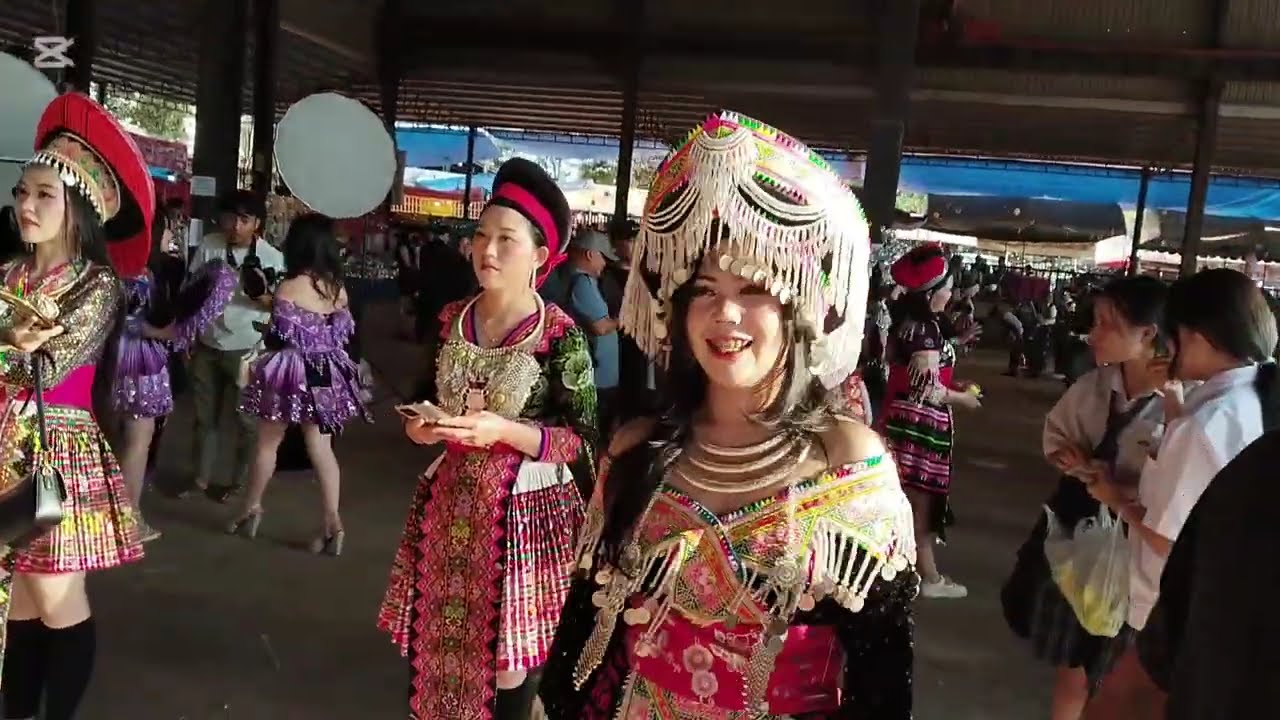 Deportees going Hmong new year in Laos 