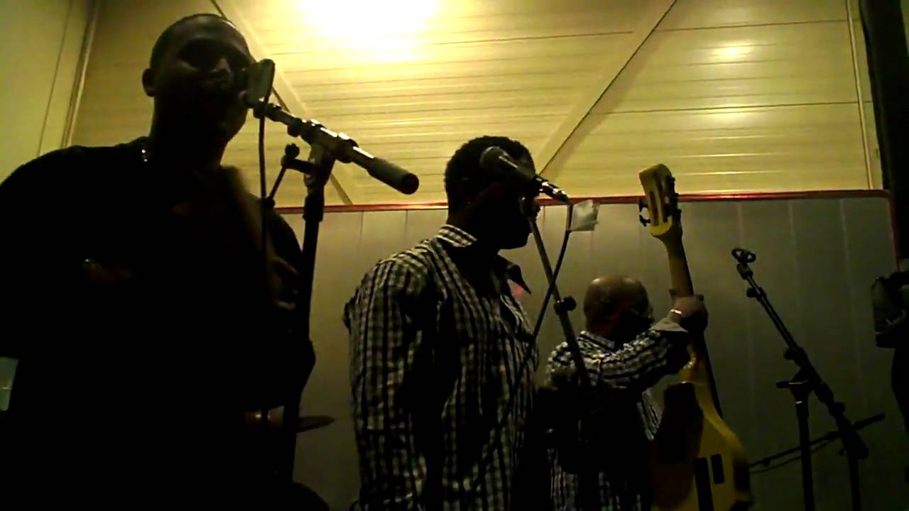 Luwi Jano & ENOS, hunta bo kurpa ku blous pa bo no hanja ojada