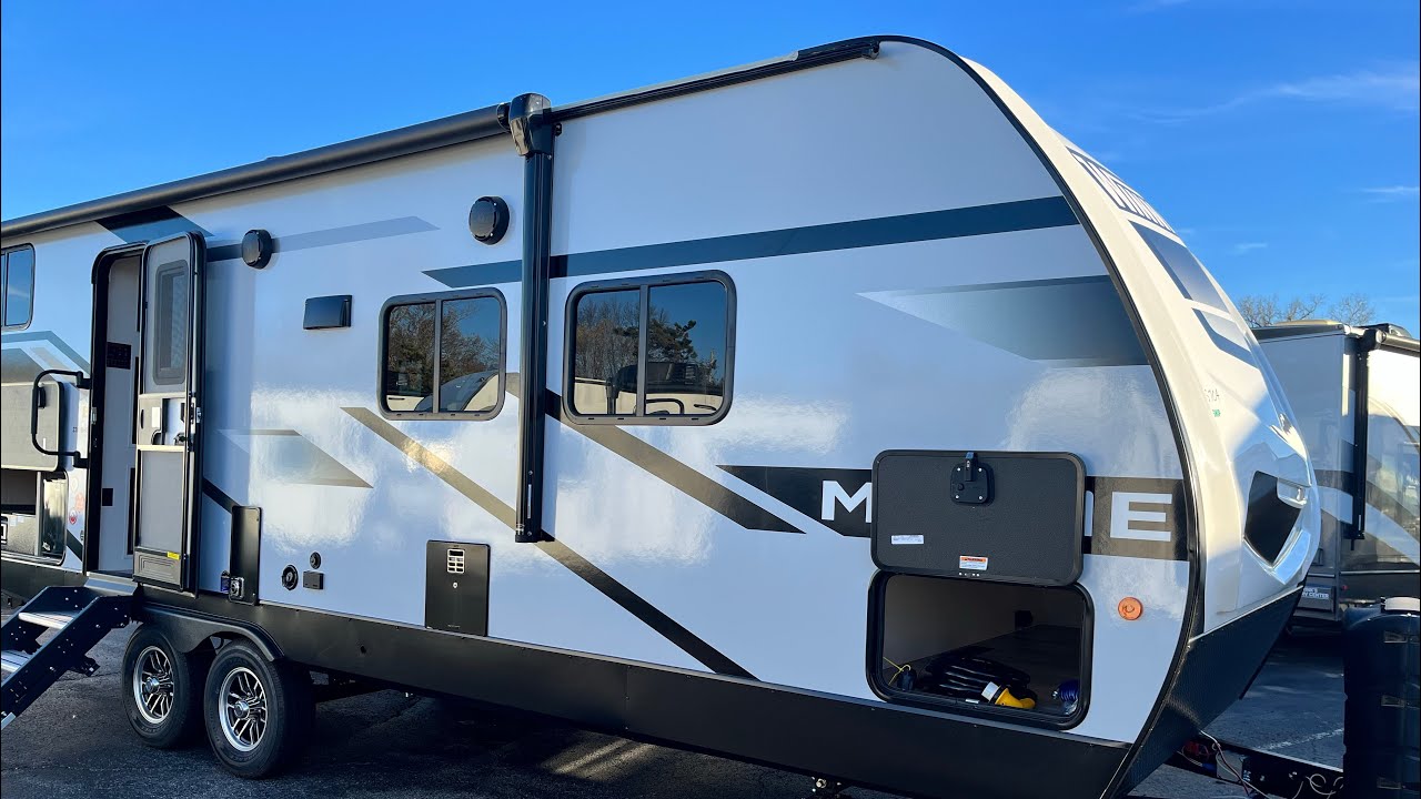 BRAND NEW 2023 WINNEBAGO MINNIE 2301BHS Bunk House Travel Trailer | Veurink’s RV Center