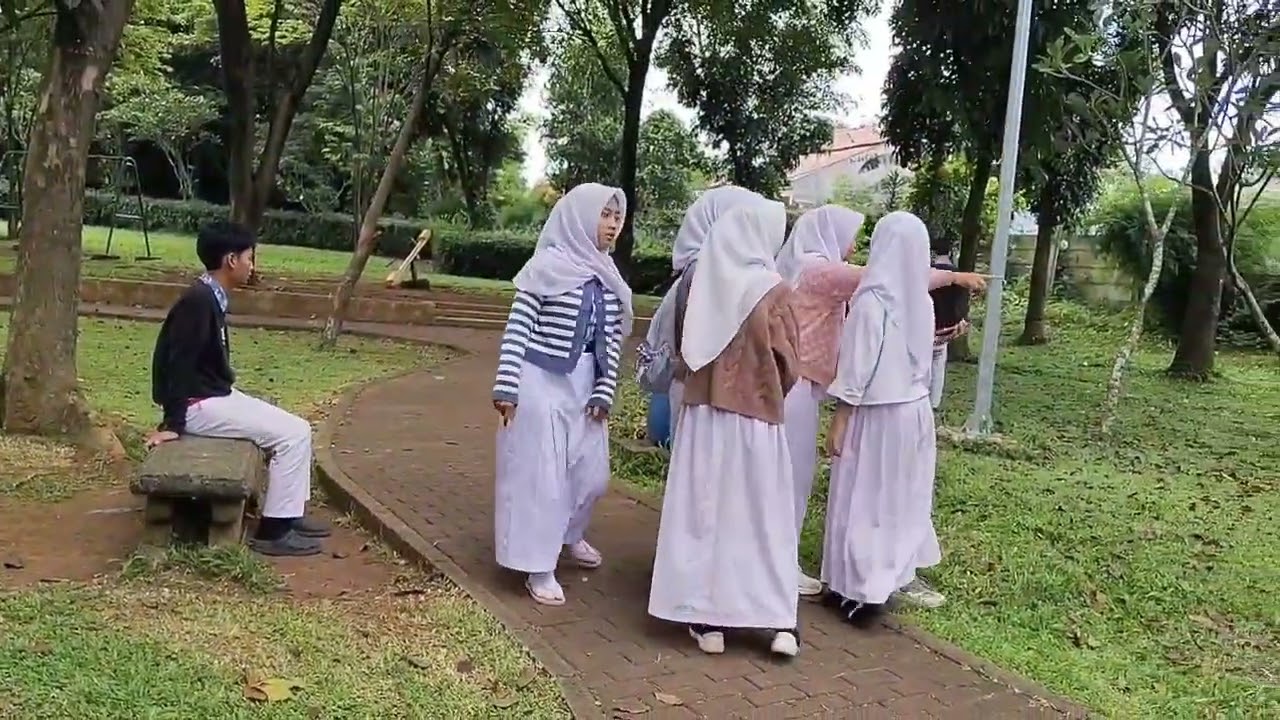 BERMAIN DI TAMAN episode 02