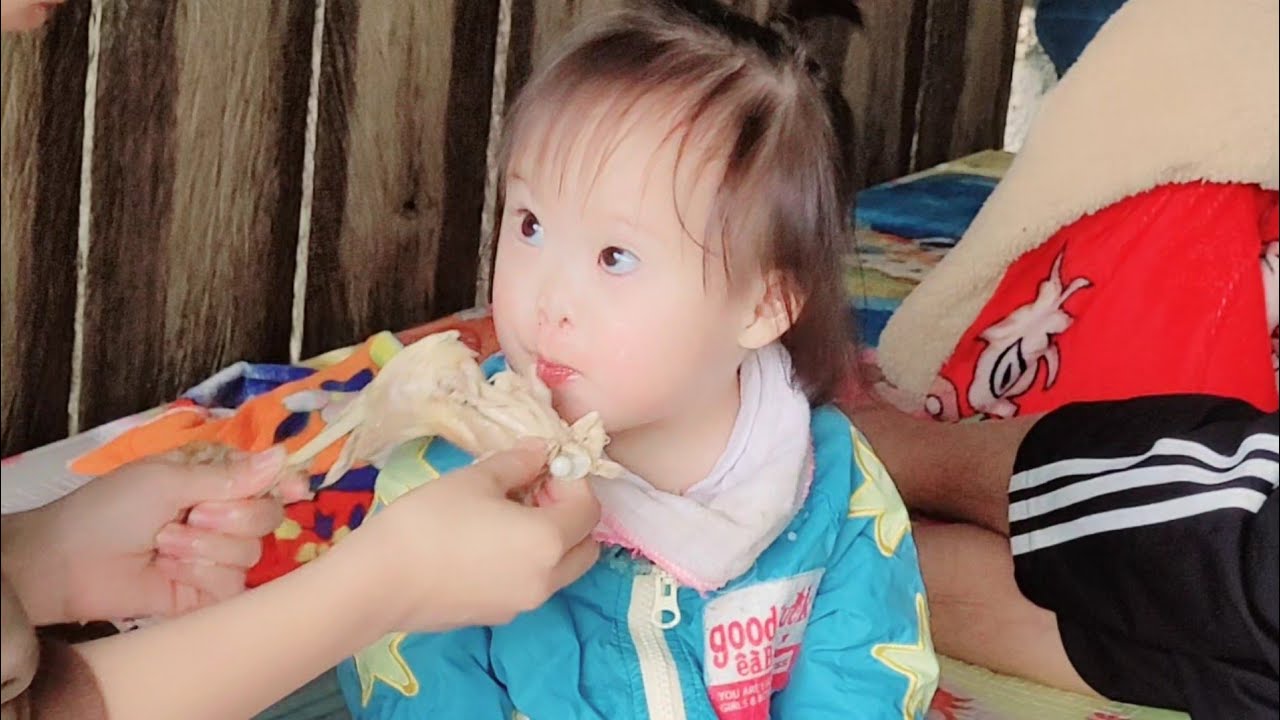 The daily struggles of a single mother and her child.