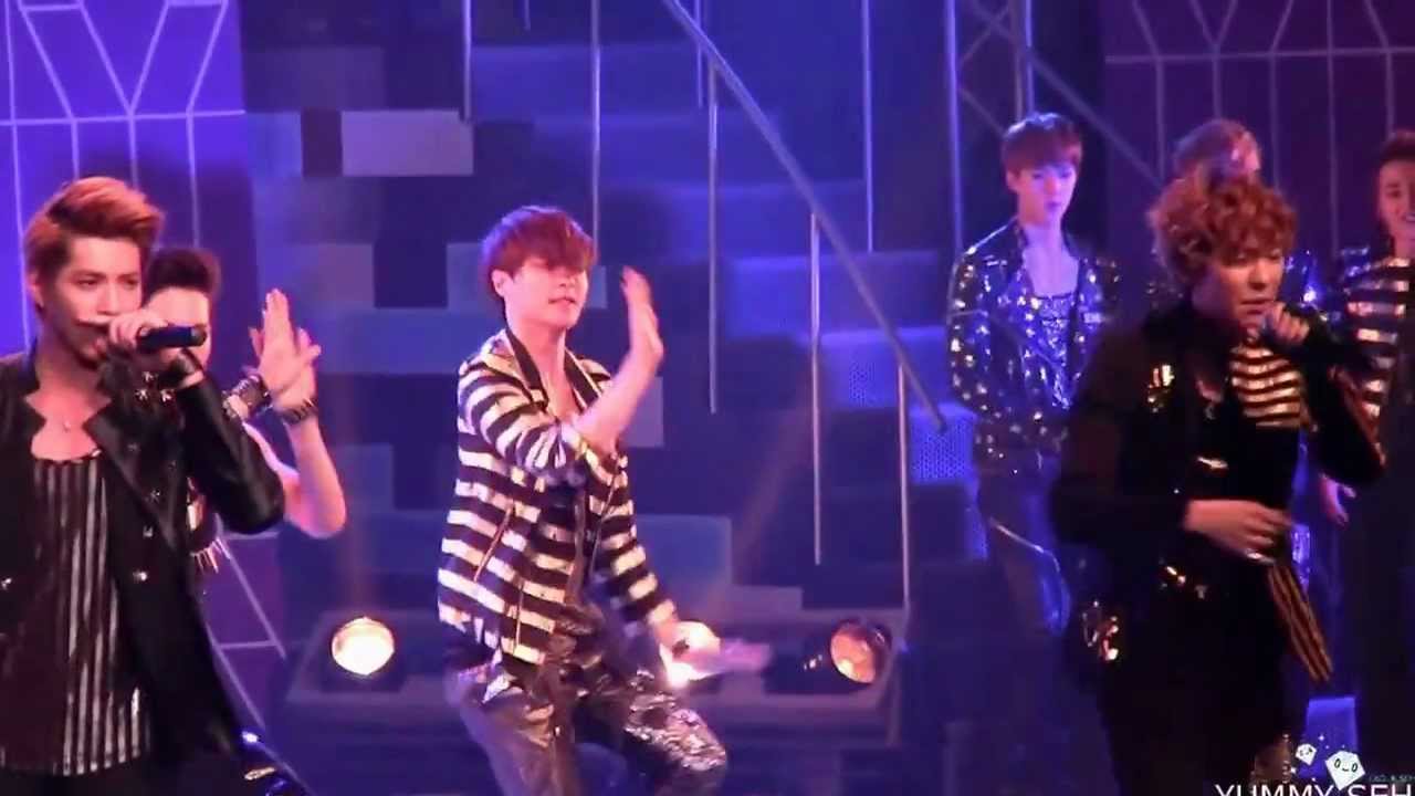 [Fancam]120727 HunHan dancing Two Moons at the back