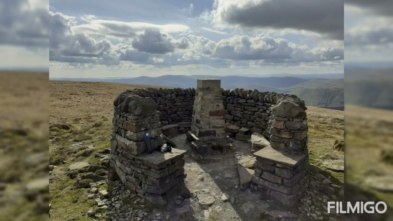Wild camp on Wild Boar Fell in the Asta mid