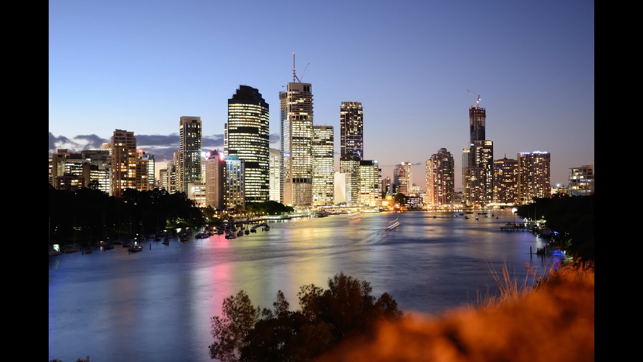 Brisbane ist eine australische Metropole, entlang des Flusses, Ballungsraum von Queensland