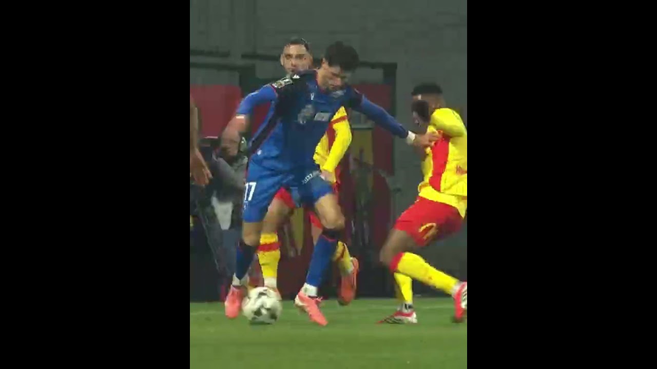 El Azzouzi in his element 🇲🇦🔥#football #ligue1 #sport #foot #ligue1mcdonalds #footballshorts #soccer