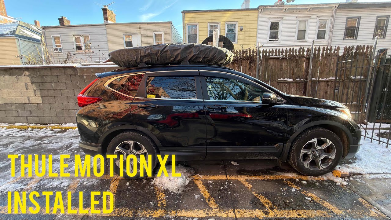 Thule Motion 3 XL Low Black Cargo Box Installed on Honda CR-V 2018 🚗📦