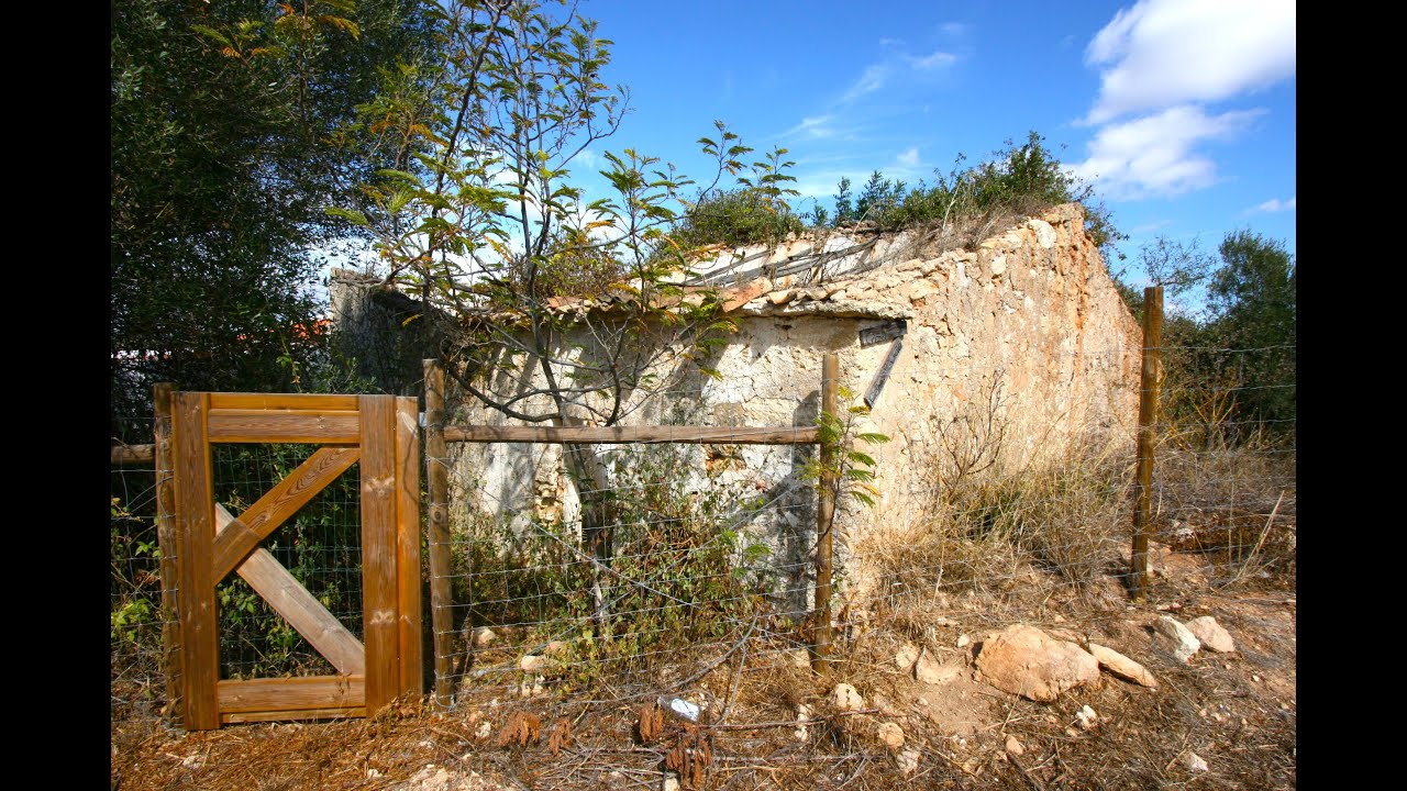 Traditional cottage to recuperate and extend Algoz