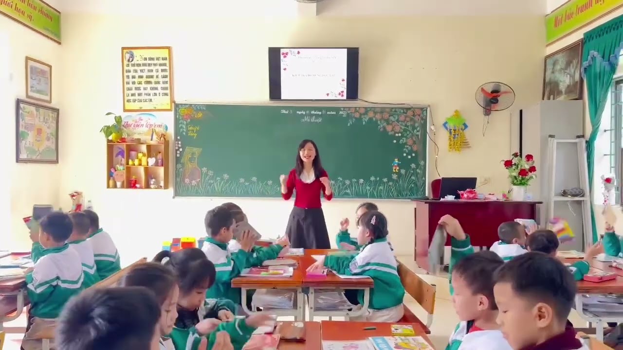 Kiểm tra  đồ dùng học tập - Trò chơi ai nhanh tay