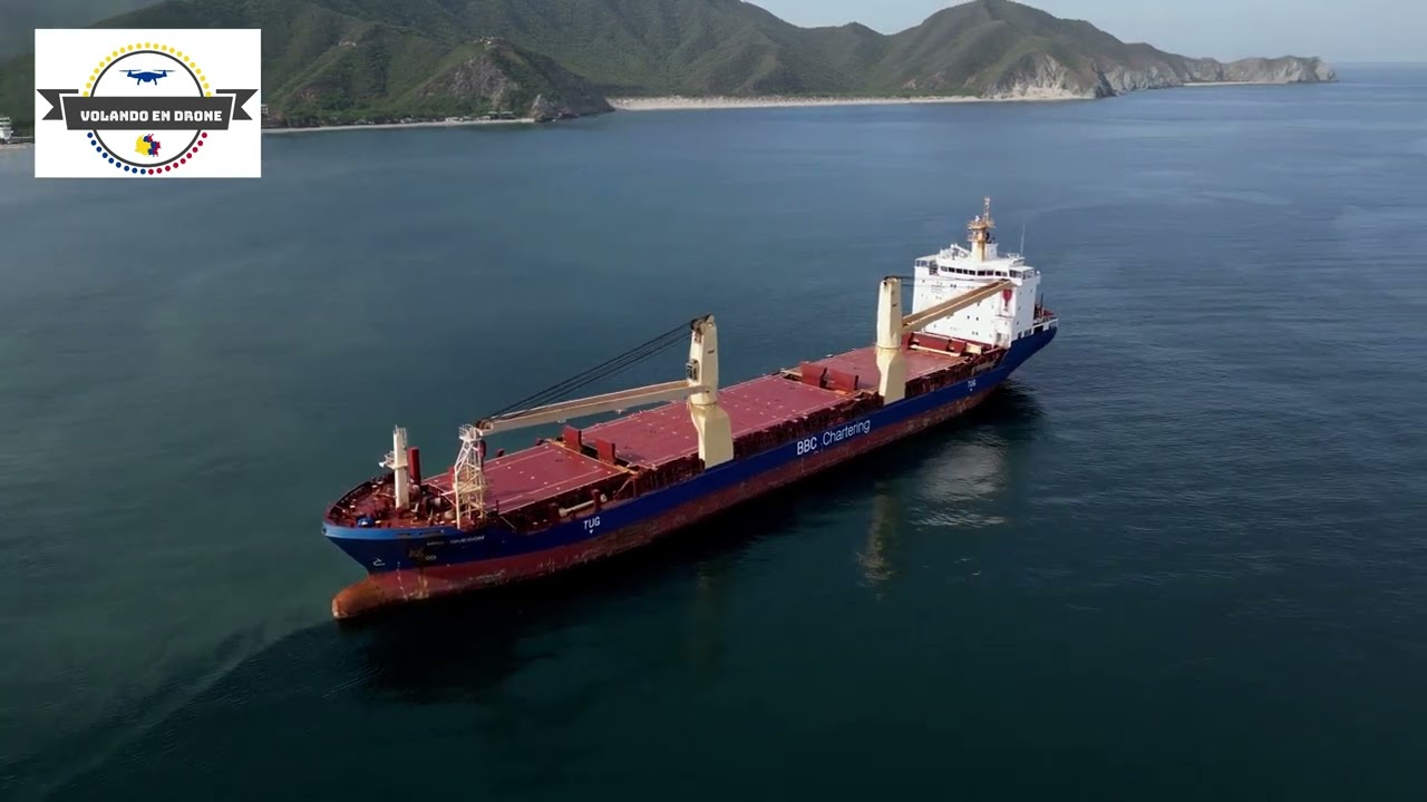 VOLANDO EN DRONE 4K - SANTA MARTA Y SU HERMOSA BAHIA