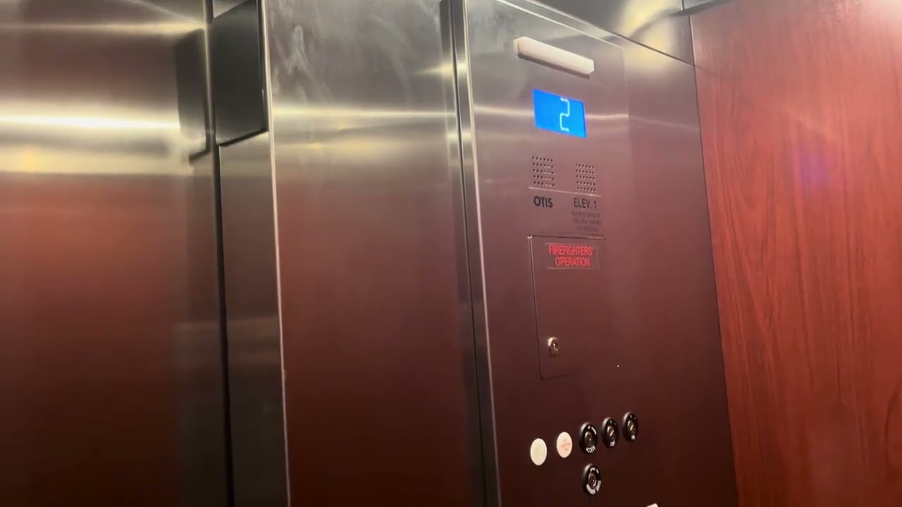 Otis Series 2 Hydraulic Elevator @ Comfort Inn, Onalaska, WI