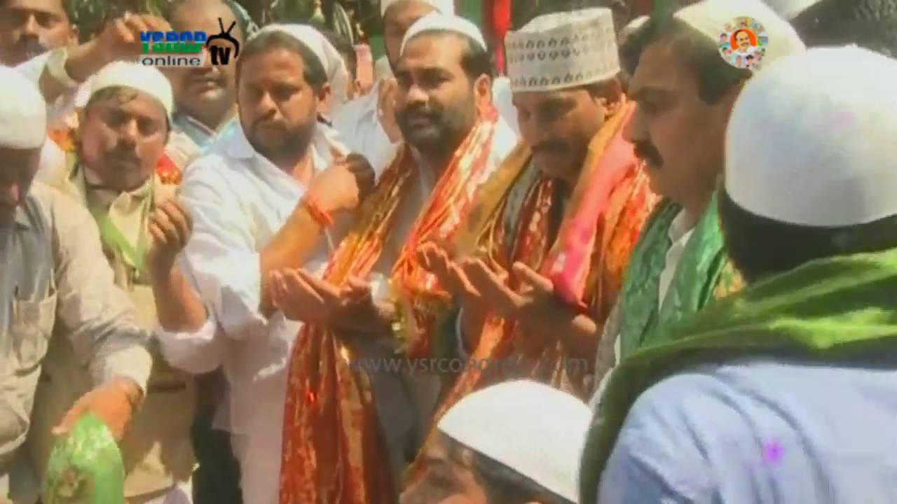 YS Jagan participates in Roti Festival Celebrations at Bara Shaheed Dargah - 14th Oct 16