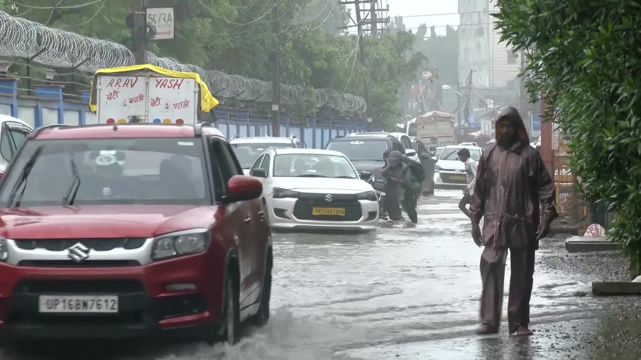 Delhi Rain LIVE: Heavy Rain Triggers Severe Waterlogging | IMD Issues Red Alert