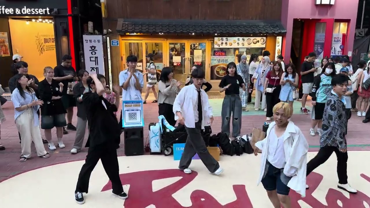 HONGDAE K-POP BUSKING - [Brave Girls] Rollin’ (8)