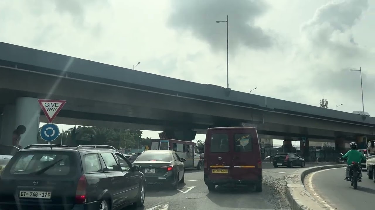 D’Abidjan à Accra,deux ambiances,une même énergie africaine —From Abidjan to Accra, two atmospheres,