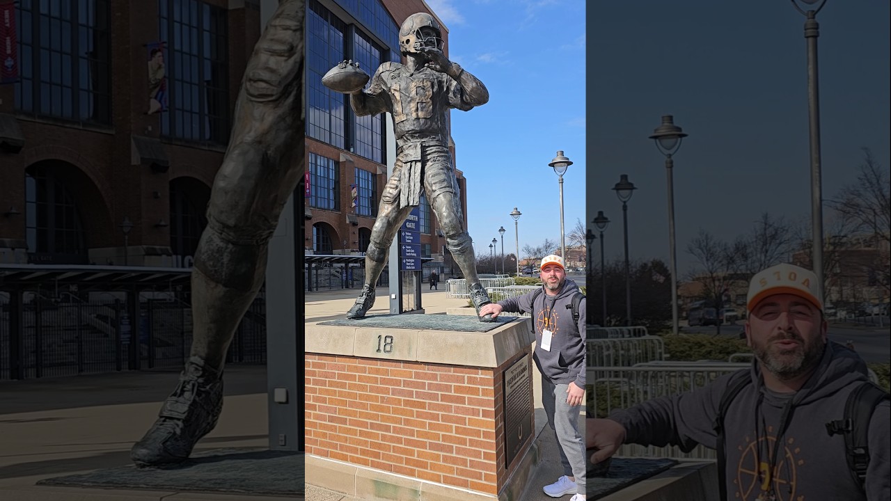 Tennessee Volunteers alum RJ Choppy pays his respects at the Manning statue in Indianapolis 