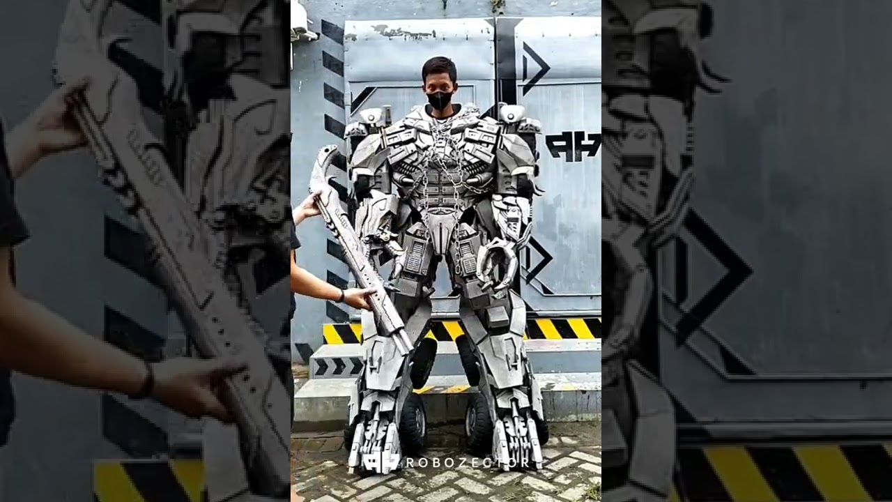 MEGATRON COSPLAY 7.6 ft Suit Up