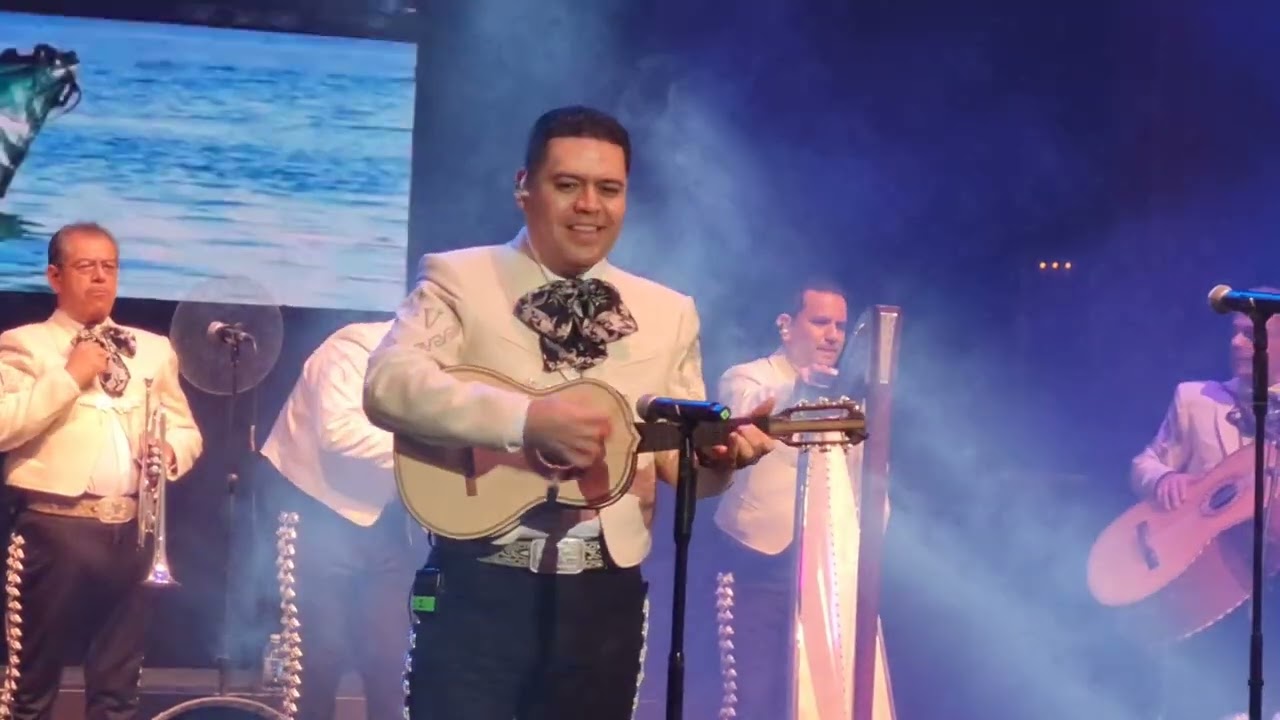 Mariachi Vargas de Tecalitlan .  El Cascabel