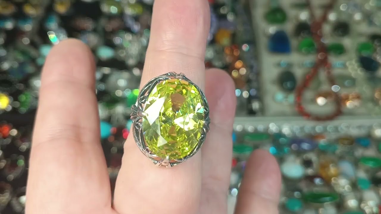 Распродажа колец с камнем . Распродажа действует три дня.
