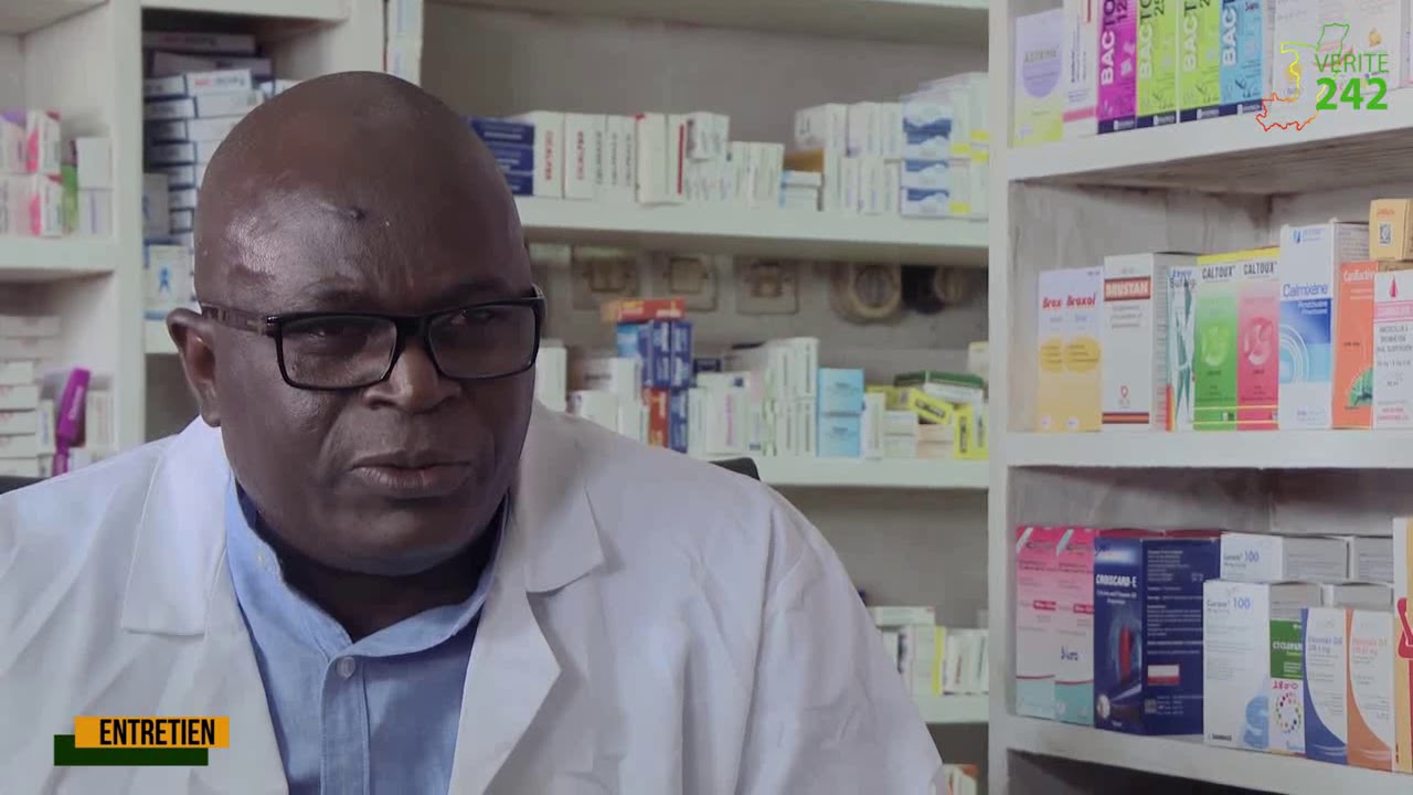 Vérité 242 dans les coulisses d'une pharmacie.