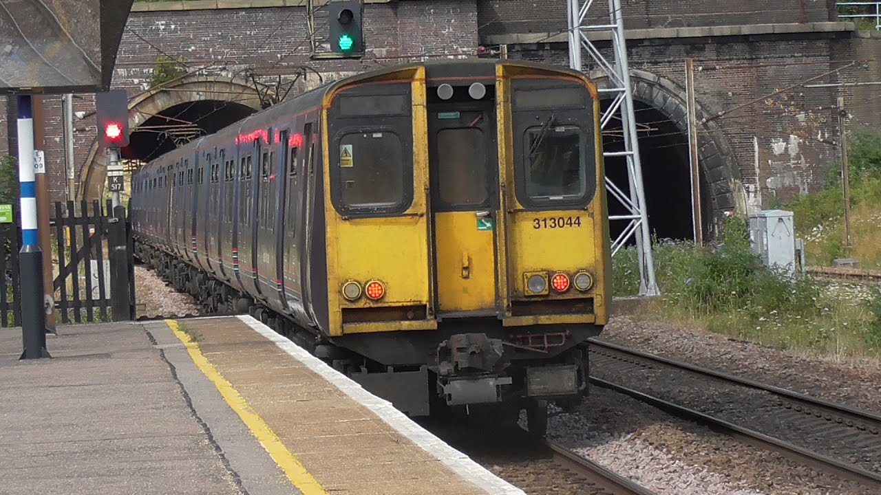 Trains at: Hadley Wood - ECML - 2/8/19