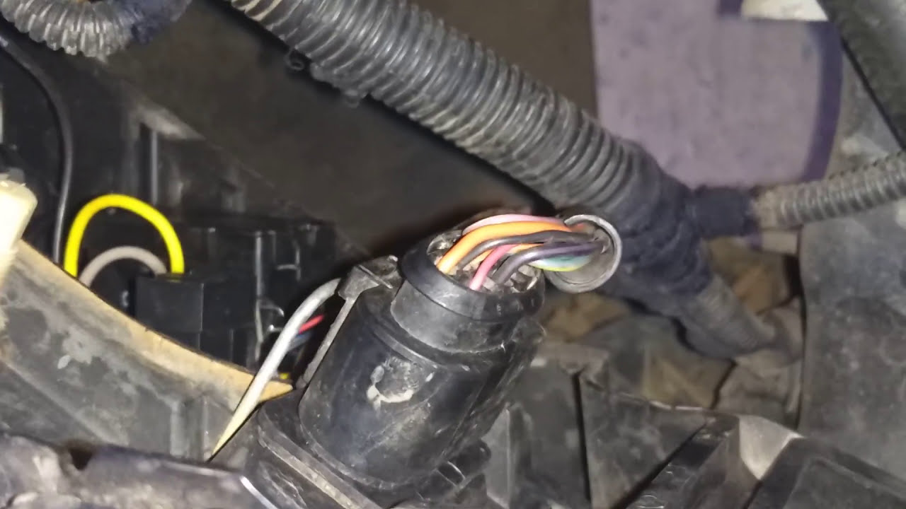 Trocando a lâmpada do farol baixo do Stilo parte 2