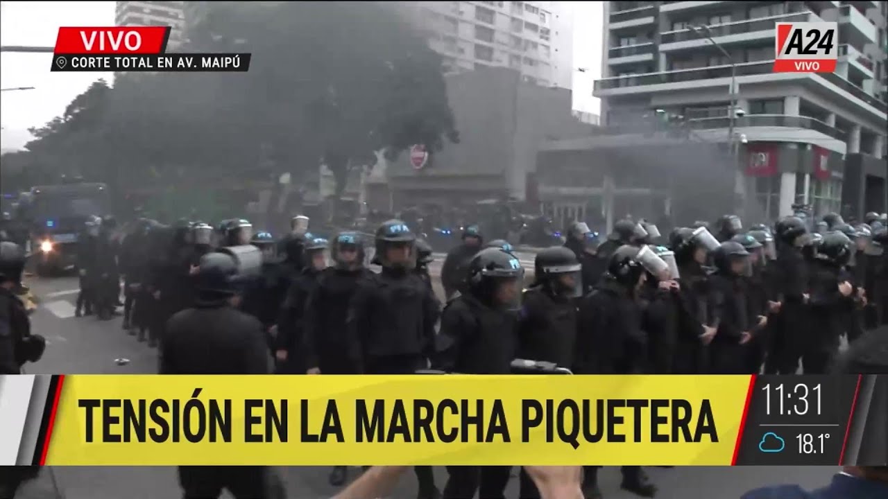 🚨 Tensión en la marcha piquetera: la policía intenta evitar el corte de la Av. Maipú