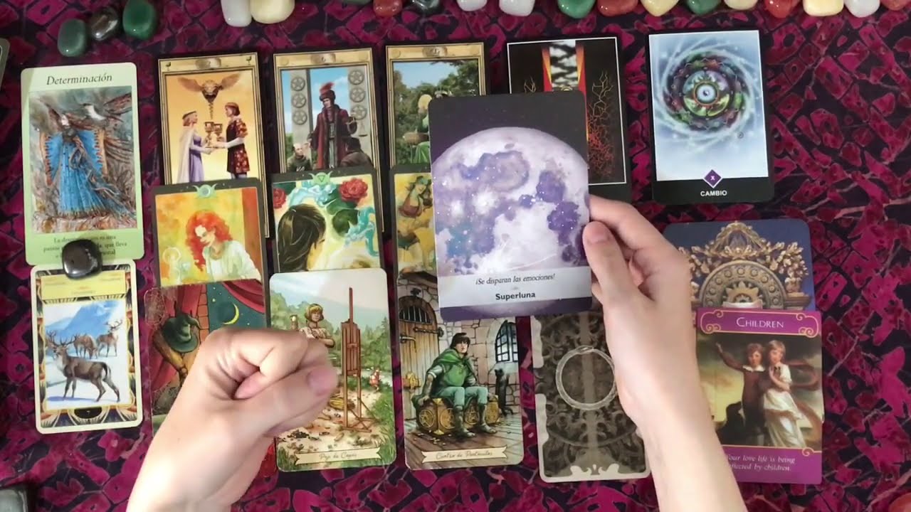 Qué siente por mí al día de hoy ? Que quiere en el futuro con vos. Tarot interactivo del amor