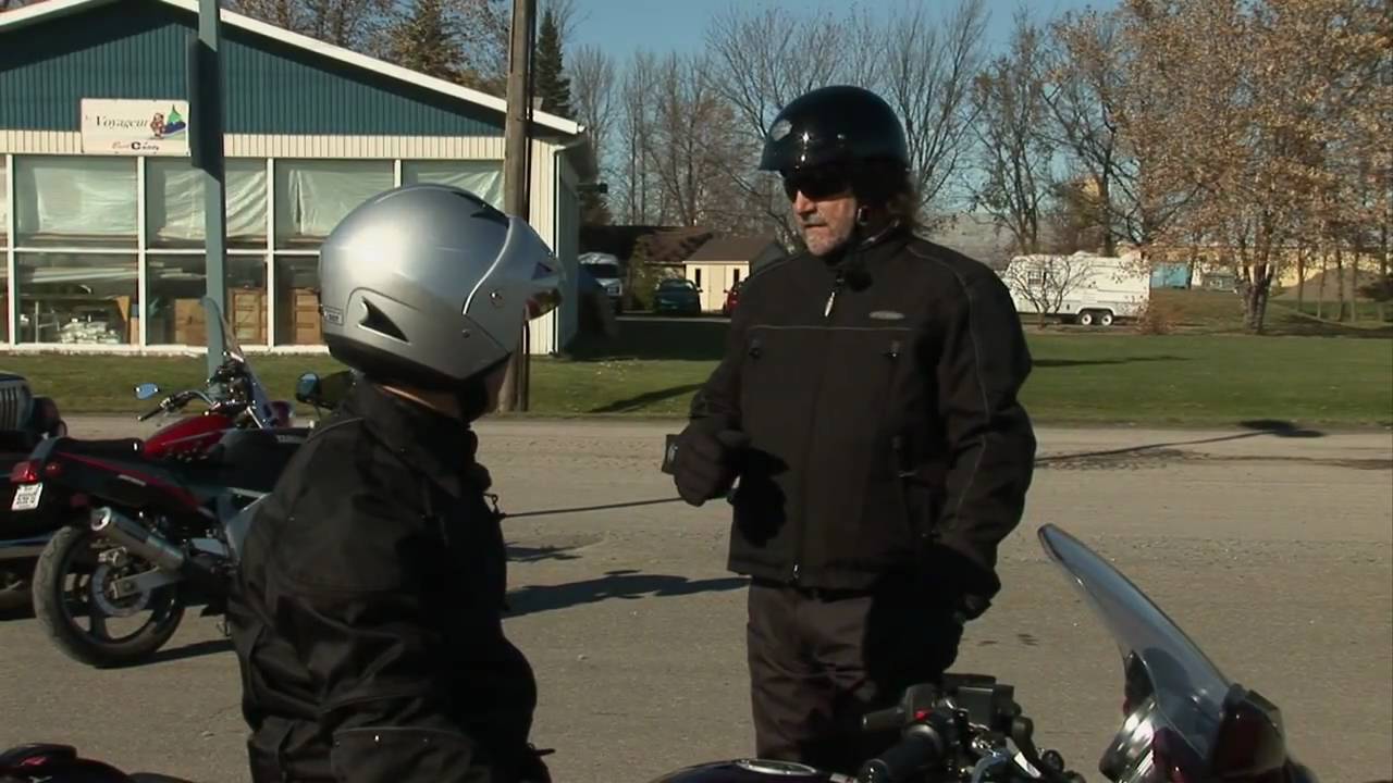 Rouler en duo à moto avec Éric Ménard et le prof Pierre Lessard; Motomag.tv 2008 - Conseil 05 -