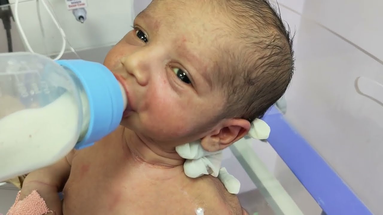 Newborn Baby Hungry Cry to Peaceful Feeding | Bottle Feeding Routine & Tips