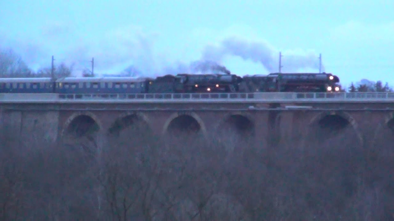 Dampfzug mit 01 533 und 01 509 auf der Göltzschtalbrücke