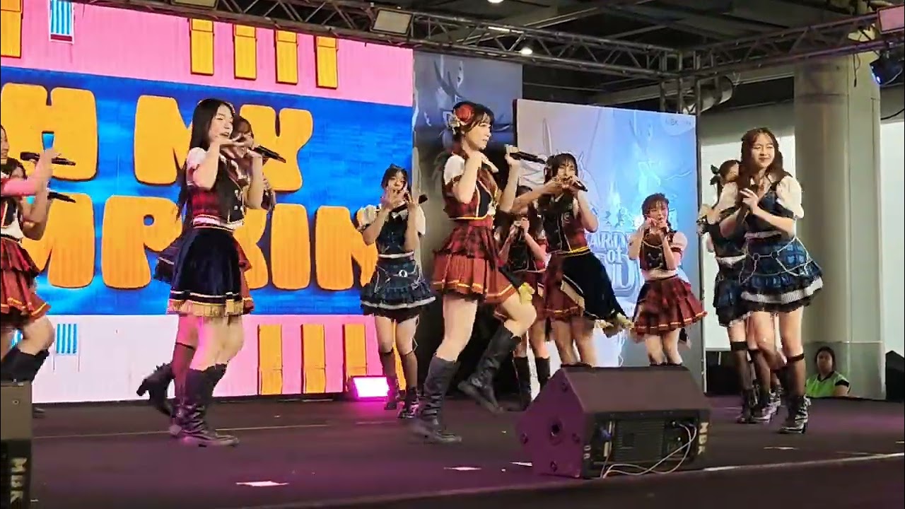 オーマイパンプキン　BNK48 & CGM48, MBK Center, 10-Jan-2026