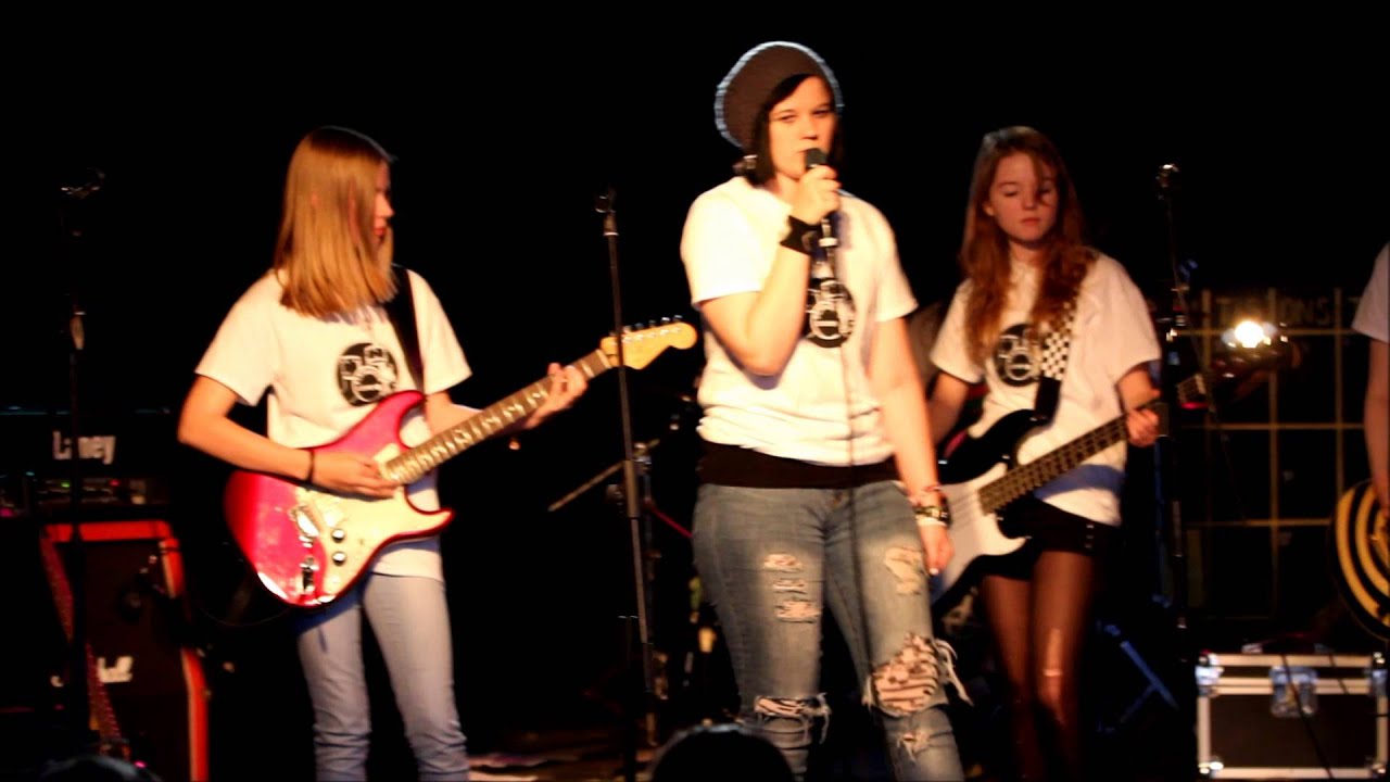 2013 08 16 Microphone Makeout på Playsister Camp