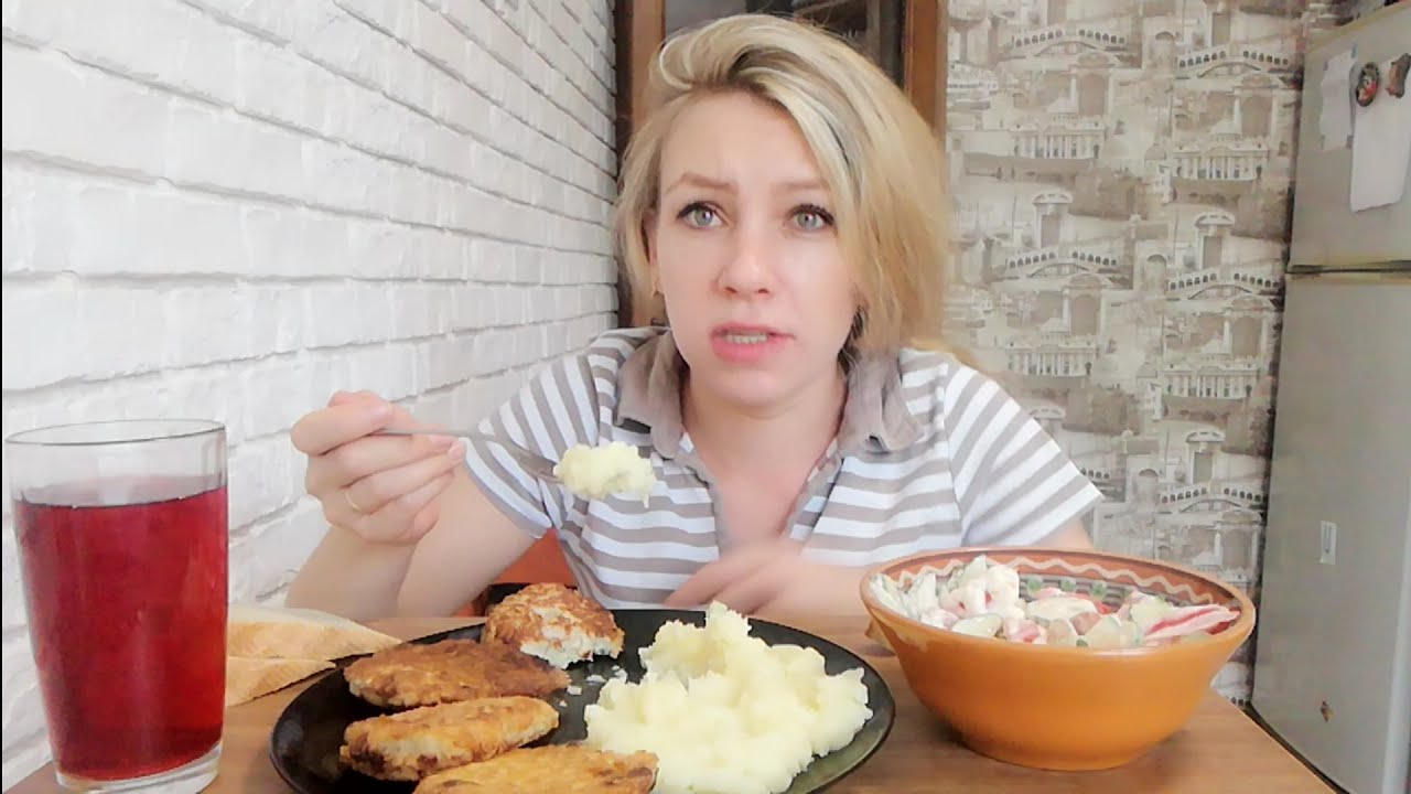 Мукбанг/ рыбные котлеты с картошкой салат. ПОКРАСИЛА  ВОЛОСЫ.