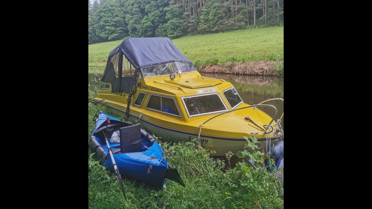 Tucktrek on the canal near Kinver a slow relaxing paddle
