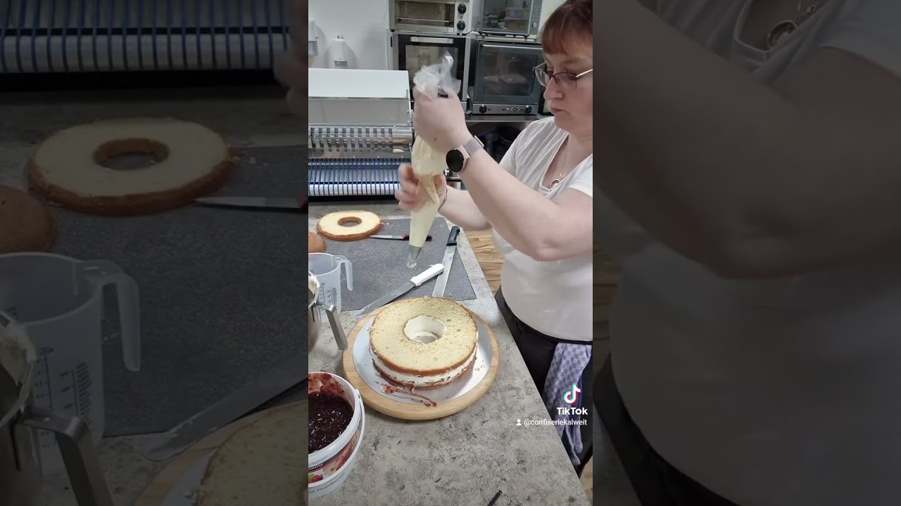 Klassischer Frankfurter Kranz selbstgemacht www.confiserie-kalweit.de
