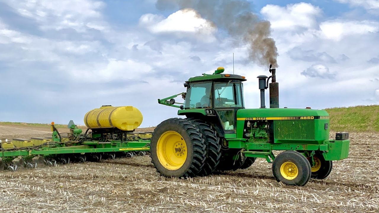 John Deere 4650 Planting Corn In South Dakota