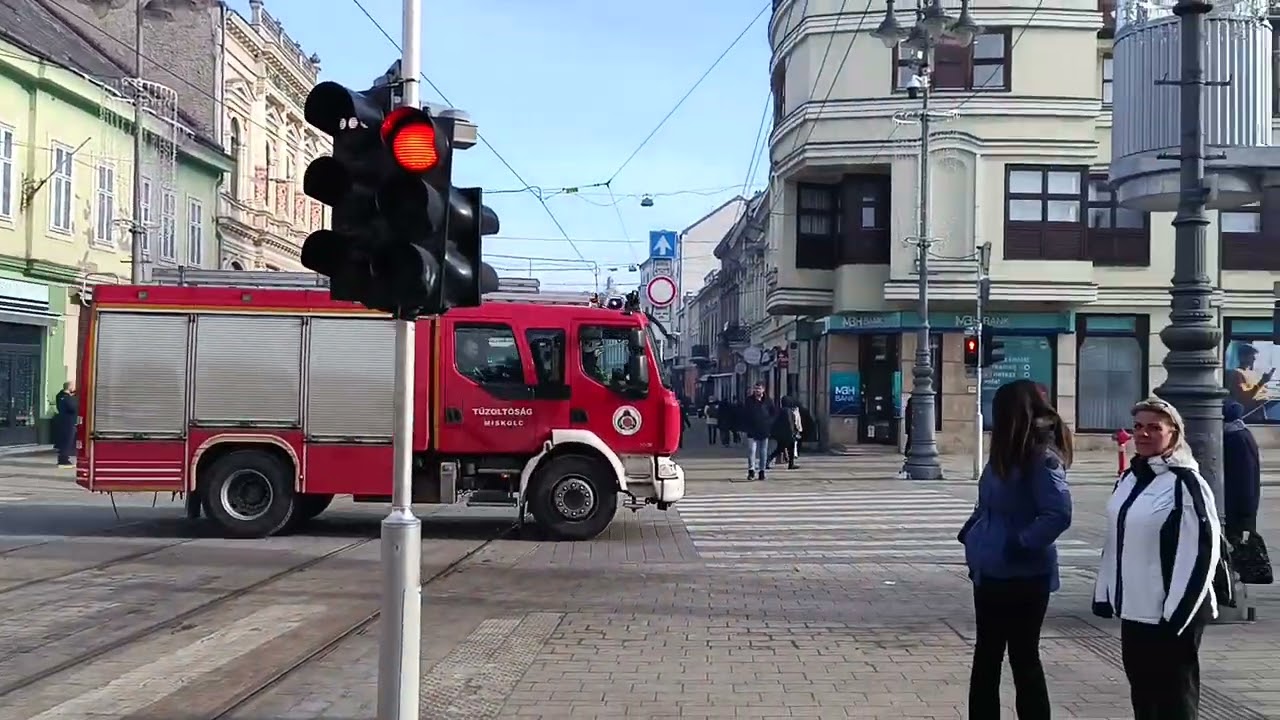 Fire engine responding in Miskolc 2026.01.21.