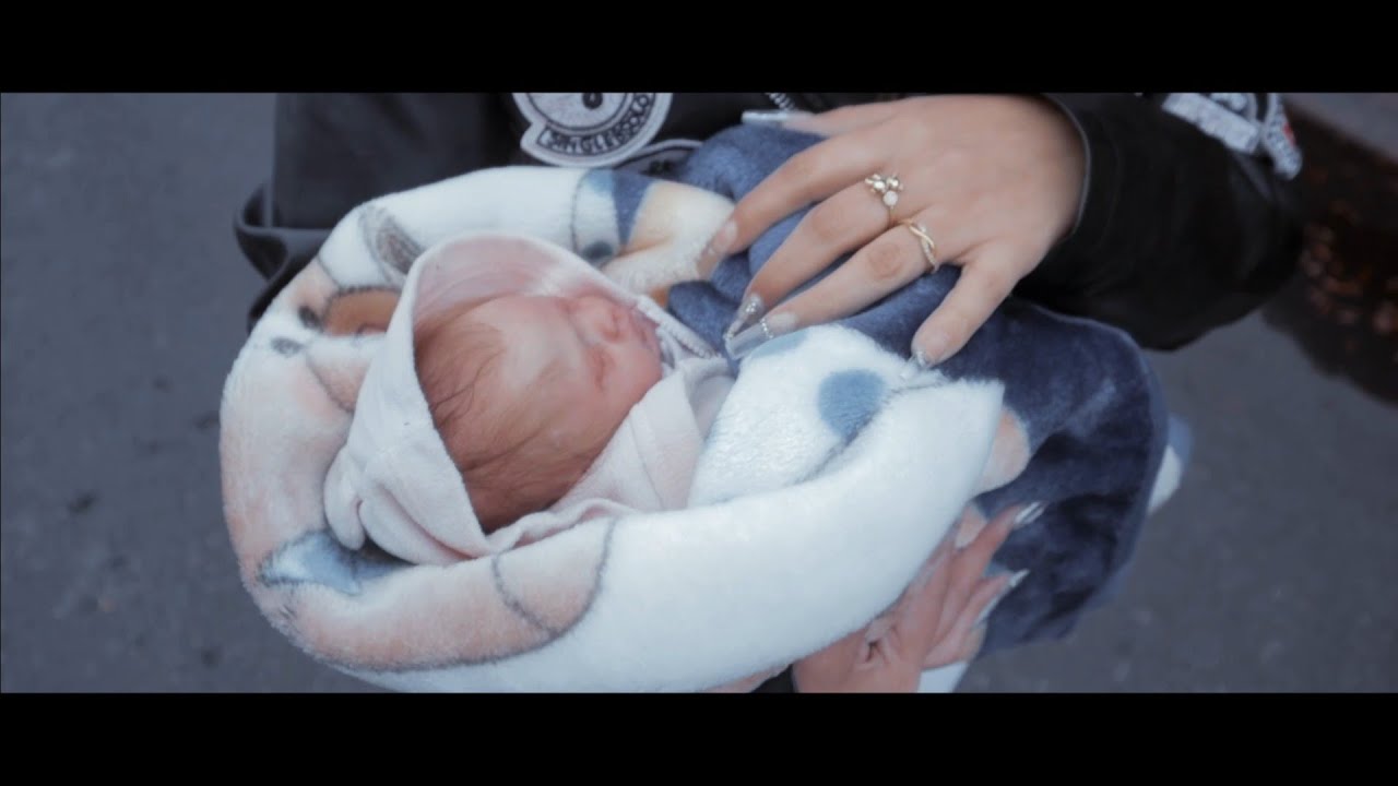 Versatil Boy - Mamá Soltera X Martin Producer, Daddy Monkey & El Matatan (Video Oficial)