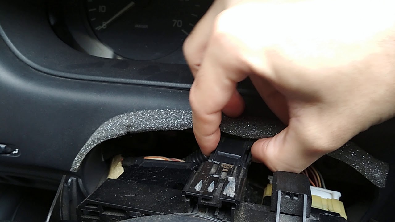 Luz do Air-bag e do Service acesas no painel. Renault Megane / Scenic