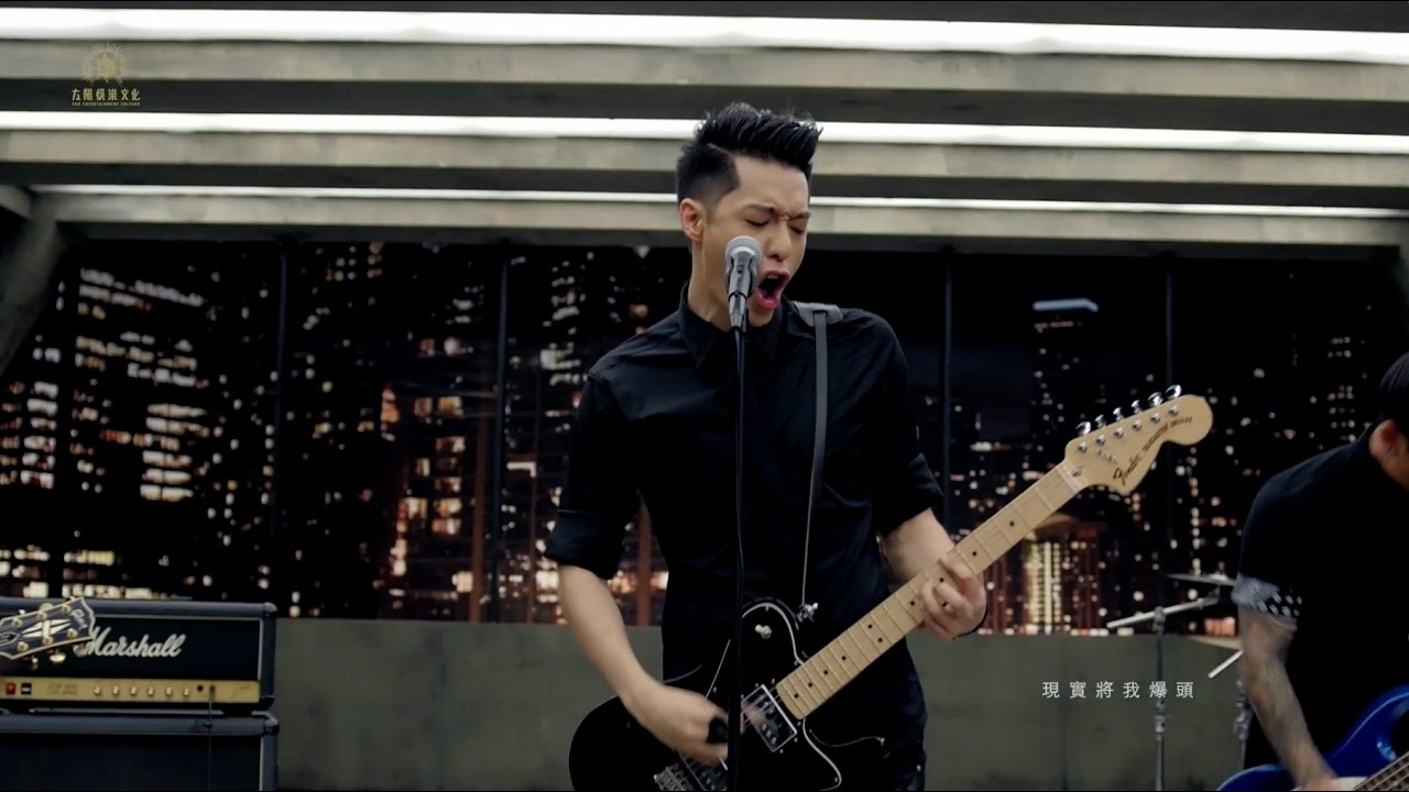 周湯豪 NICKTHEREAL《帥到分手》Official Music Video [飛魚高校生 片頭曲]
