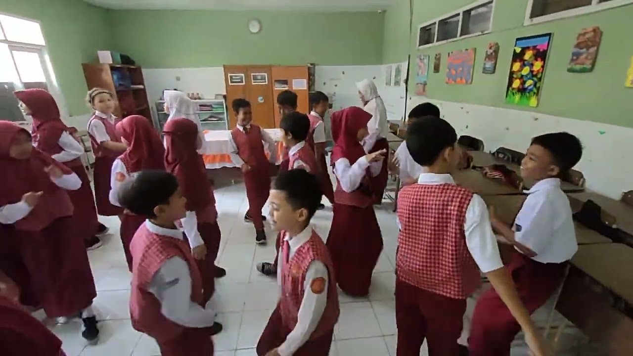 Jeda hari ke 2:Tema Kearifan Lokal,gerak & lagu 
