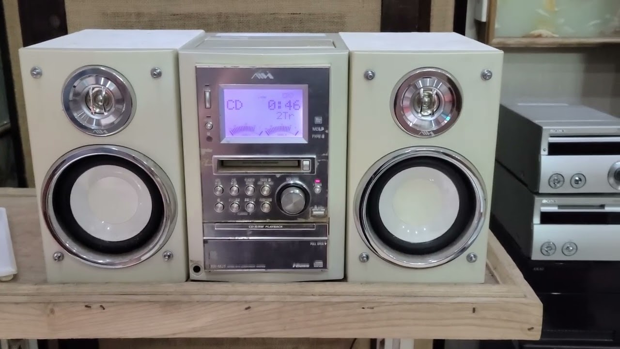 Aiwa lmj1 japan110v. H&agrave;ng đẹp full chức năng cd,md,tape,aux. Loa 12cm cacbon l&otilde;m đẹp. Gi&aacute; 700k
