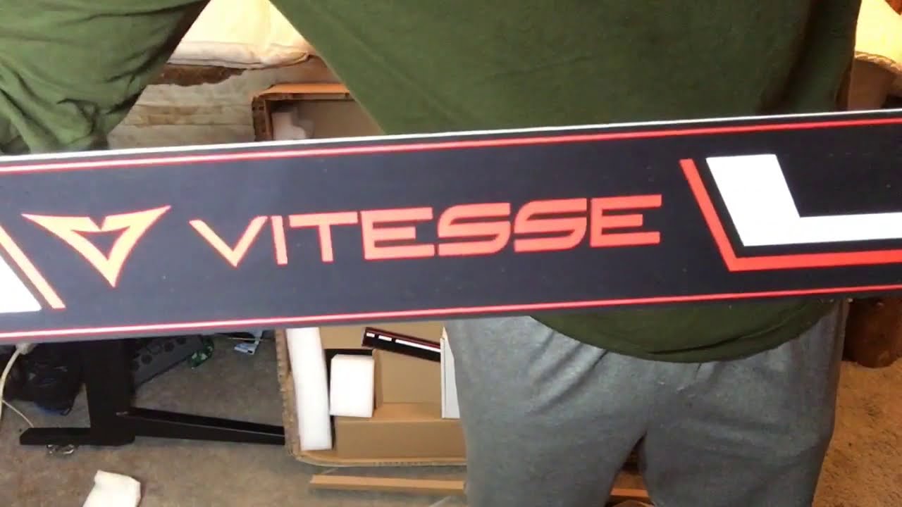 Unboxing the Vitesse gaming desk