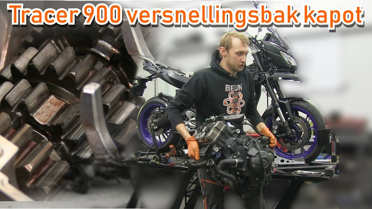 Een Tracer 900 versnellingsbak repareren.