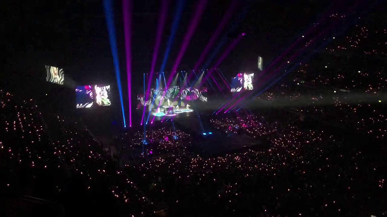 BLACKPINK in Sydney - Kiss and make up