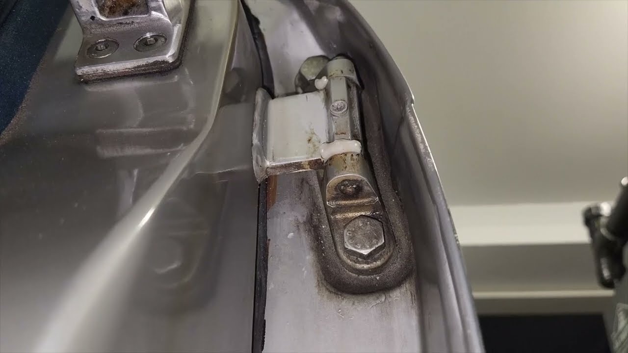 Mercedes w116 door hinge greasing