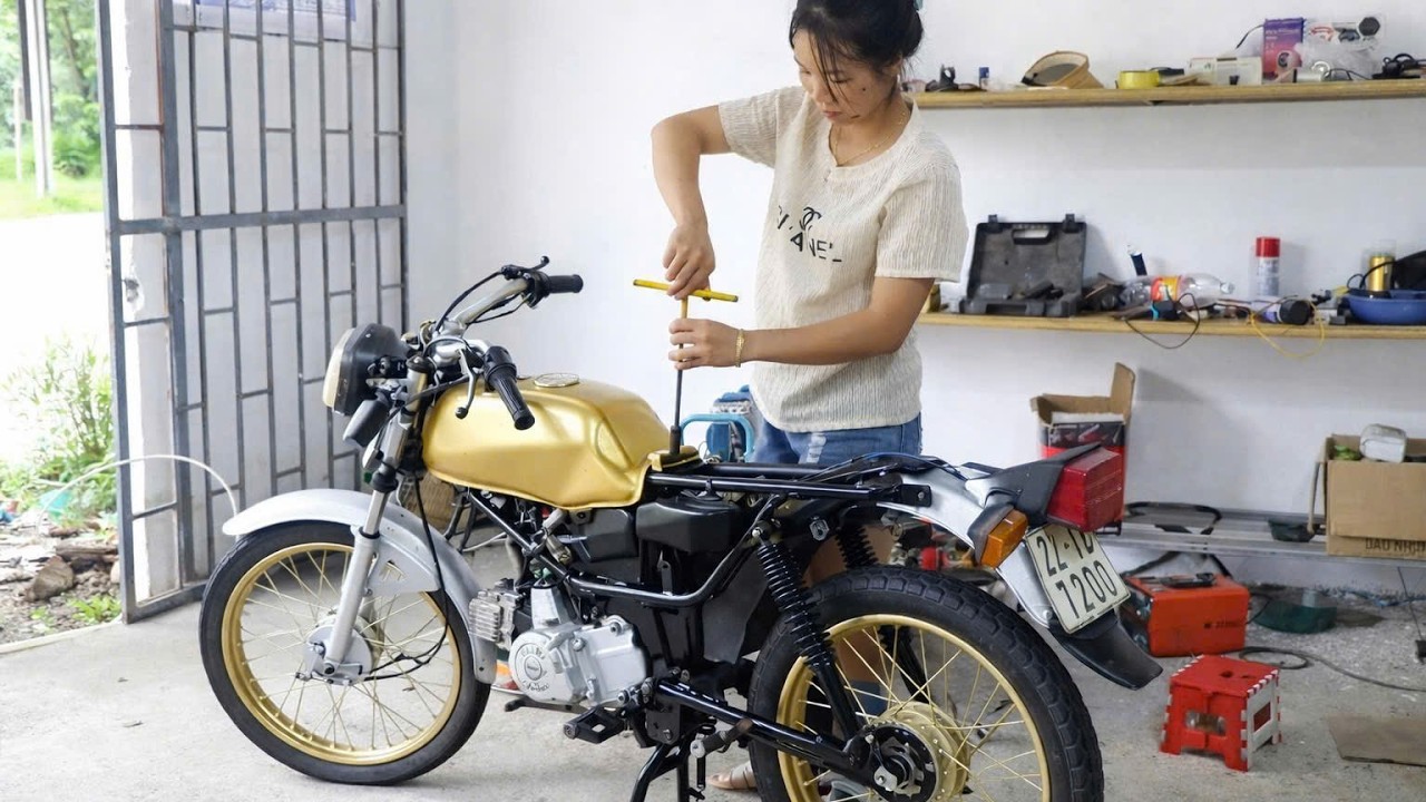 How did the girl manage to restore a scrapped motorbike? Let's follow along!