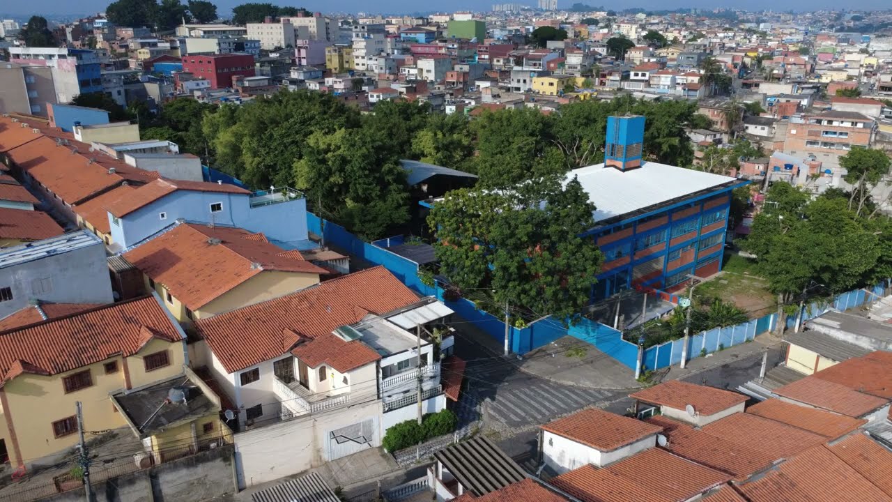 ESCOLA EDGARD E CAMPO DE FUTEBOL JD.GUACIARA.